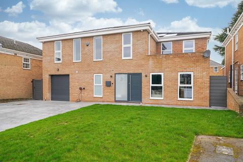 4 bedroom detached house to rent, Alton Close, Sheffield S11