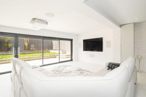 4 bedroom detached house to rent, Alton Close, Sheffield S11