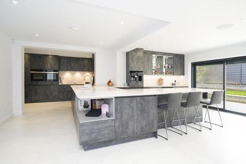 4 bedroom detached house to rent, Alton Close, Sheffield S11