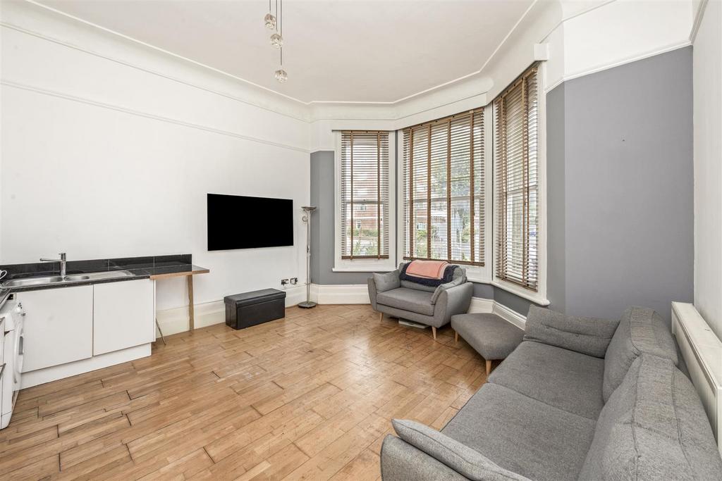 Apartment in Hove - More