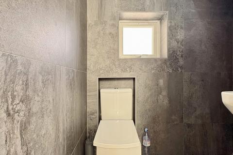 Studio to rent, Upper Teddington Road upon Thames, Kingston KT1