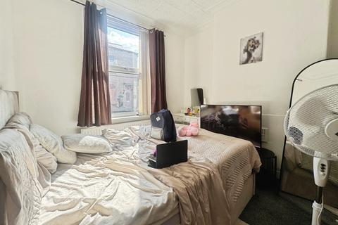 2 bedroom terraced house to rent, Keswick Grove, Greater Manchester M6