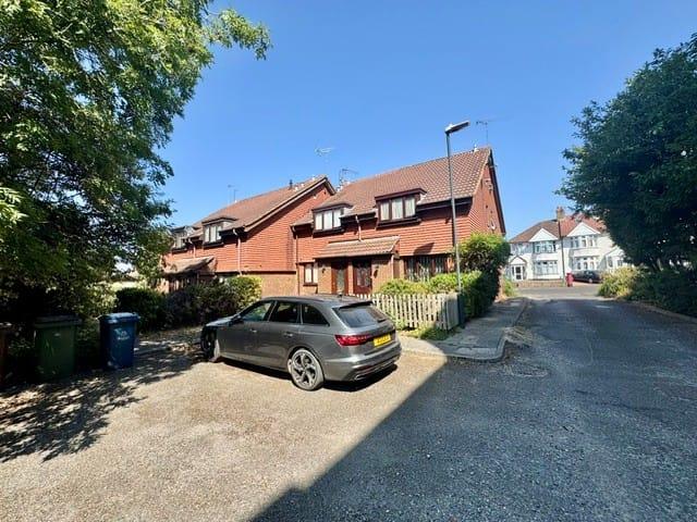 Detached house exterior, driveway