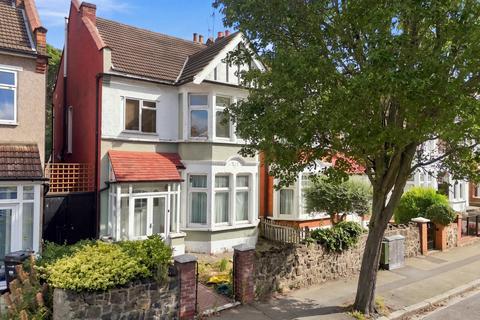 Woodlands Avenue, Aldersbrook