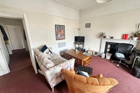 2 bedroom flat to rent, Hurle Crescent, Bristol, BS8