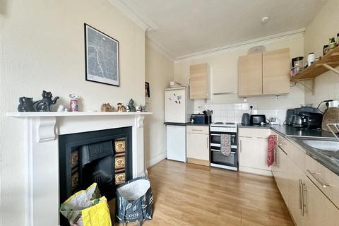 2 bedroom flat to rent, Hurle Crescent, Bristol, BS8