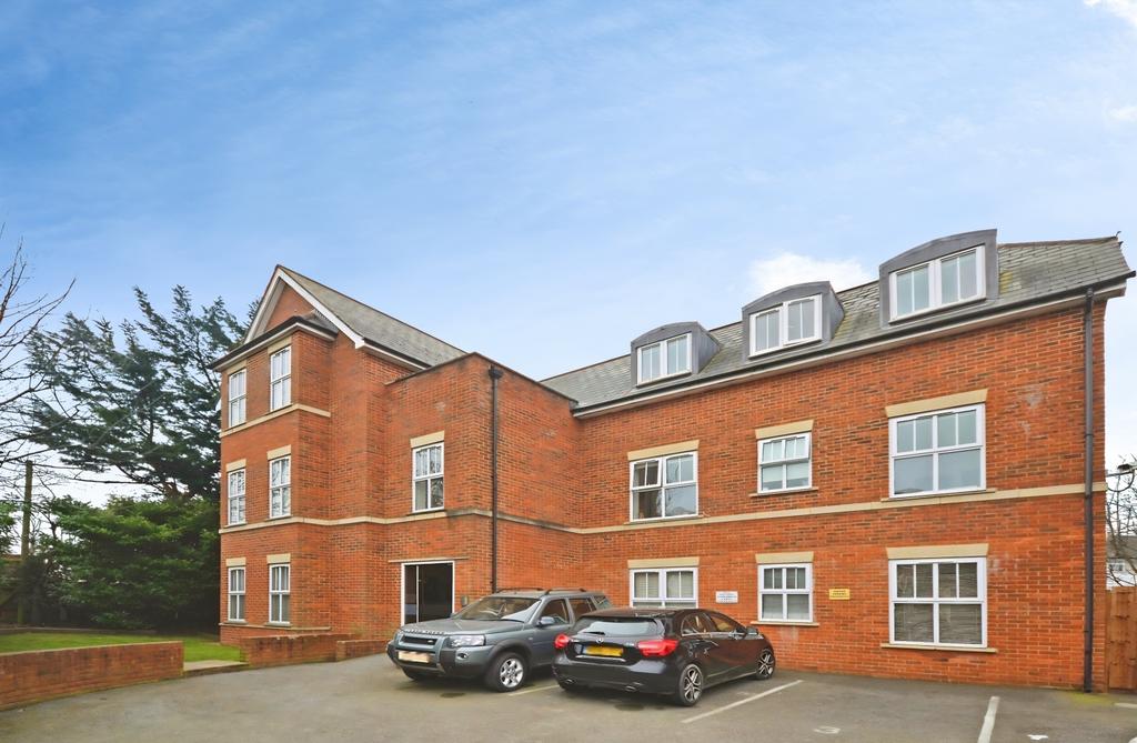 Apartment in Bromley - View 3