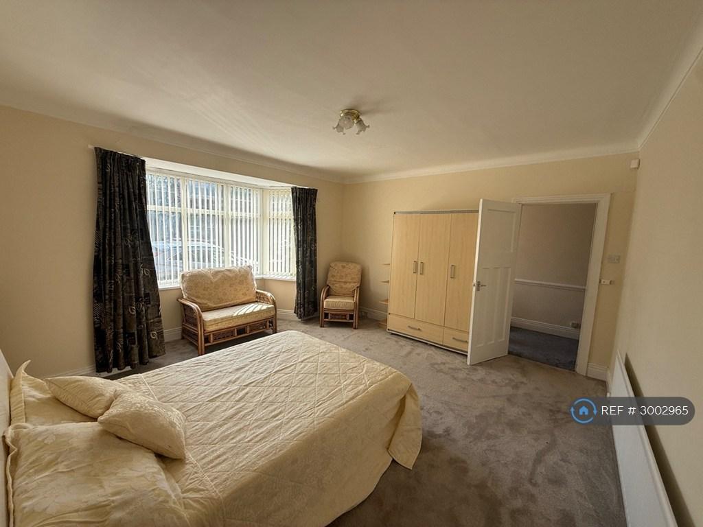 Apartment in Newcastle Upon Tyne - View 3