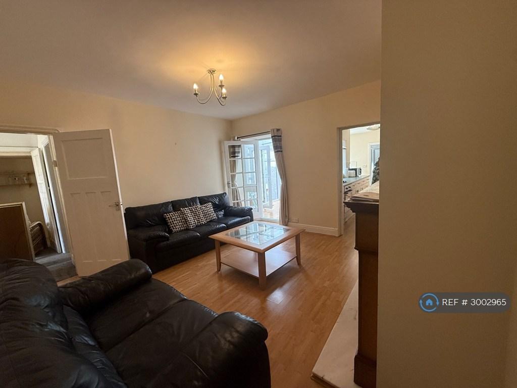 Apartment in Newcastle Upon Tyne - View 4