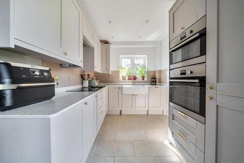 3 bedroom semi-detached house for sale, Eastleigh Close, Devizes, SN10