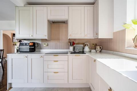 3 bedroom semi-detached house for sale, Eastleigh Close, Devizes, SN10