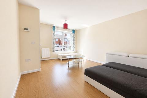 2 bedroom semi-detached house to rent, Metcombe Way, Beswick, Manchester, M11