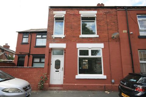 2 bedroom terraced house to rent, Bramhall Street, Manchester M18
