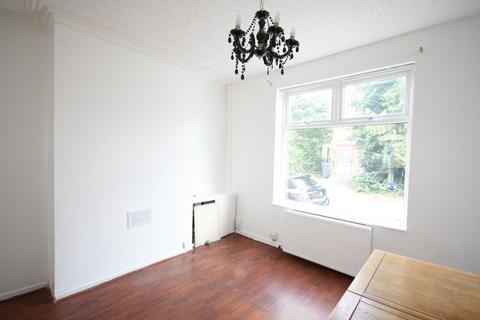 2 bedroom terraced house to rent, Bramhall Street, Manchester M18