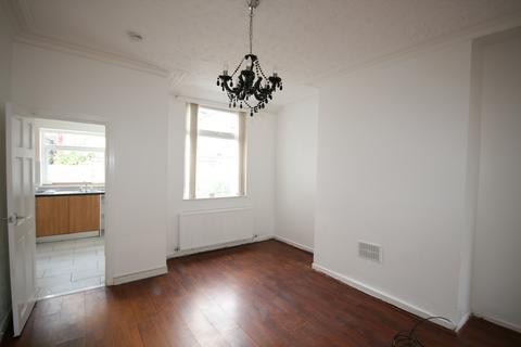2 bedroom terraced house to rent, Bramhall Street, Manchester M18
