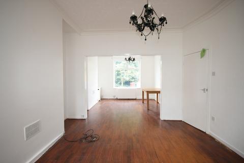 2 bedroom terraced house to rent, Bramhall Street, Manchester M18
