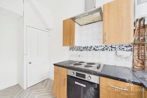 2 bedroom terraced house to rent, Corby Street, Huddersfield HD2