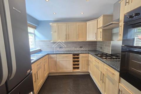 3 bedroom townhouse for sale, Clough Drive, Batley