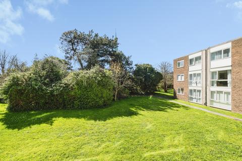 2 bedroom flat to rent, Chaplaincy Gardens, Hornchurch, RM11