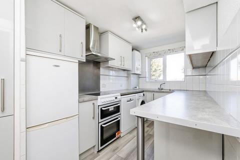 2 bedroom flat to rent, Chaplaincy Gardens, Hornchurch, RM11