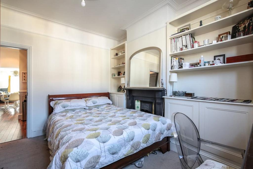 Bedroom, fireplace