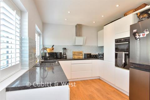 4 bedroom chalet for sale, Crescent Drive North, Brighton BN2