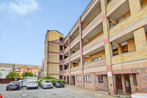 1 bedroom flat for sale, Baronson Gardens, Northampton
