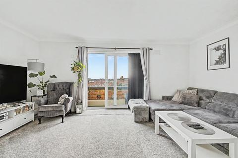 1 bedroom flat for sale, Baronson Gardens, Northampton