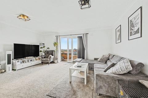 1 bedroom flat for sale, Baronson Gardens, Northampton
