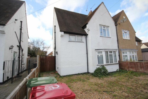 3 bedroom semi-detached house to rent, St. Andrews Way, Slough