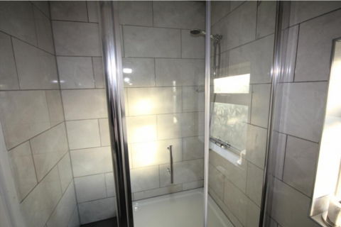 3 bedroom semi-detached house to rent, St. Andrews Way, Slough