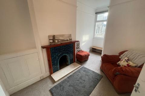 3 bedroom house to rent, Malefant Street, Cardiff, CF24