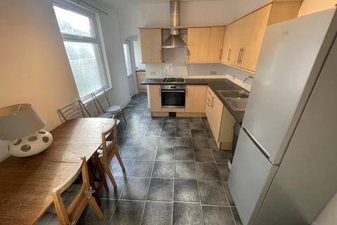 3 bedroom house to rent, Malefant Street, Cardiff, CF24