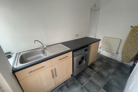 3 bedroom house to rent, Malefant Street, Cardiff, CF24