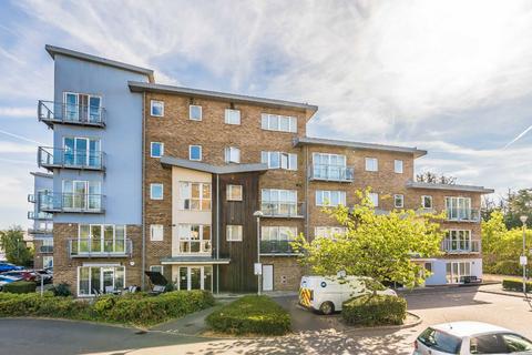2 bedroom flat for sale, Sundeala Close, Sunbury-On-Thames TW16