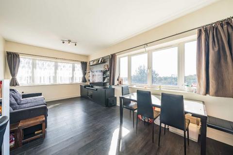 2 bedroom flat for sale, Sundeala Close, Sunbury-On-Thames TW16