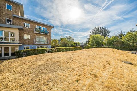 2 bedroom flat for sale, Sundeala Close, Sunbury-On-Thames TW16