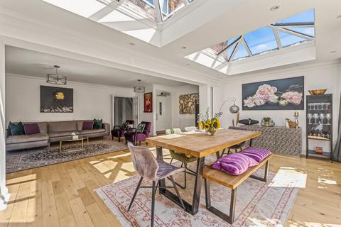 5 bedroom semi-detached house to rent, The Avenue, Hampton, TW12