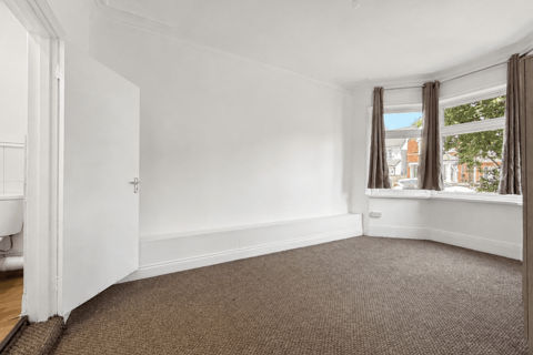5 bedroom end of terrace house to rent, Cromwell Road, Hounslow, TW3