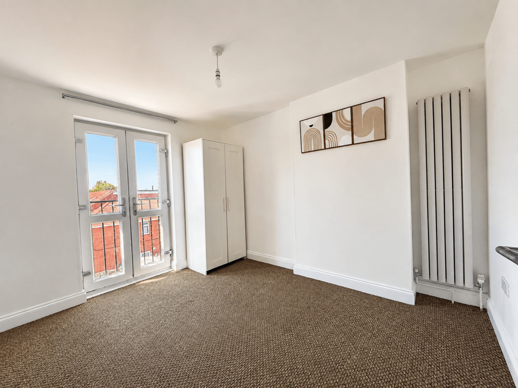 House in Middlesex - View 3