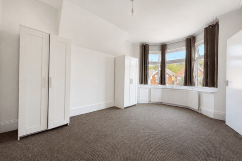 5 bedroom end of terrace house to rent, Cromwell Road, Hounslow, TW3