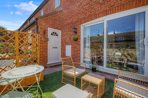 2 bedroom flat for sale, Essex Court, Thame OX9