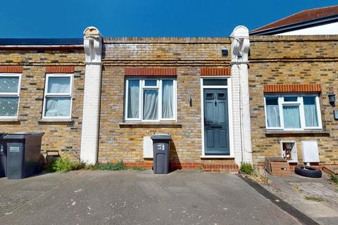 1 bedroom maisonette to rent, Woodside Road, London SE25