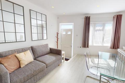 1 bedroom maisonette to rent, Woodside Road, London SE25