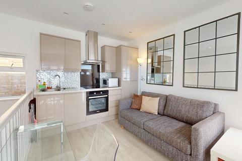 1 bedroom maisonette to rent, Woodside Road, London SE25