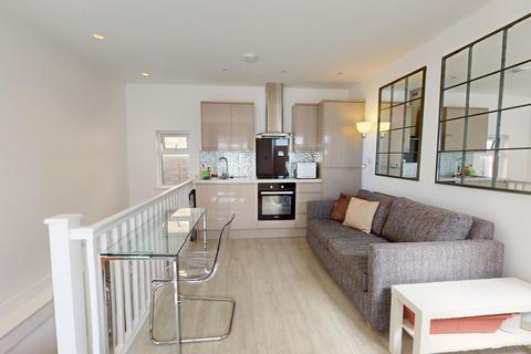 1 bedroom maisonette to rent, Woodside Road, London SE25