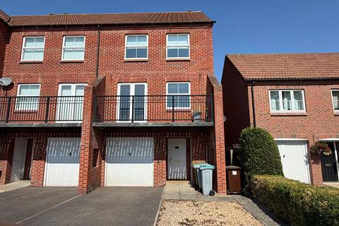 3 bedroom end of terrace house to rent, Cormack Lane, Fernwood, Newark, Nottinghamshire.