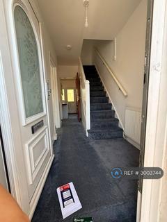 3 bedroom semi-detached house to rent, Tudor Road, Luton, LU3
