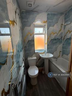 3 bedroom semi-detached house to rent, Tudor Road, Luton, LU3