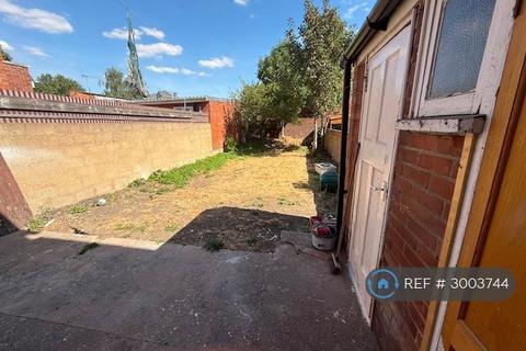 3 bedroom semi-detached house to rent, Tudor Road, Luton, LU3